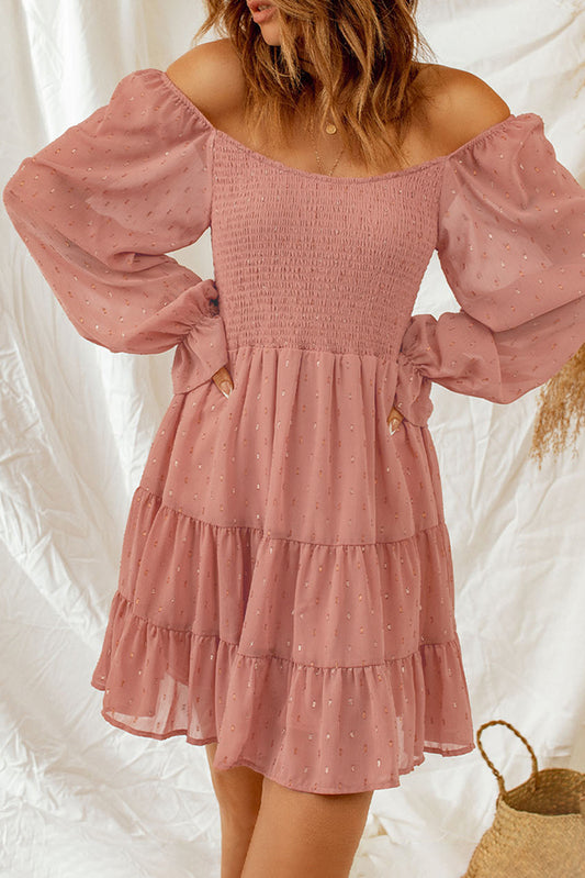 Robe étagée smockée imprimée à épaules dénudées