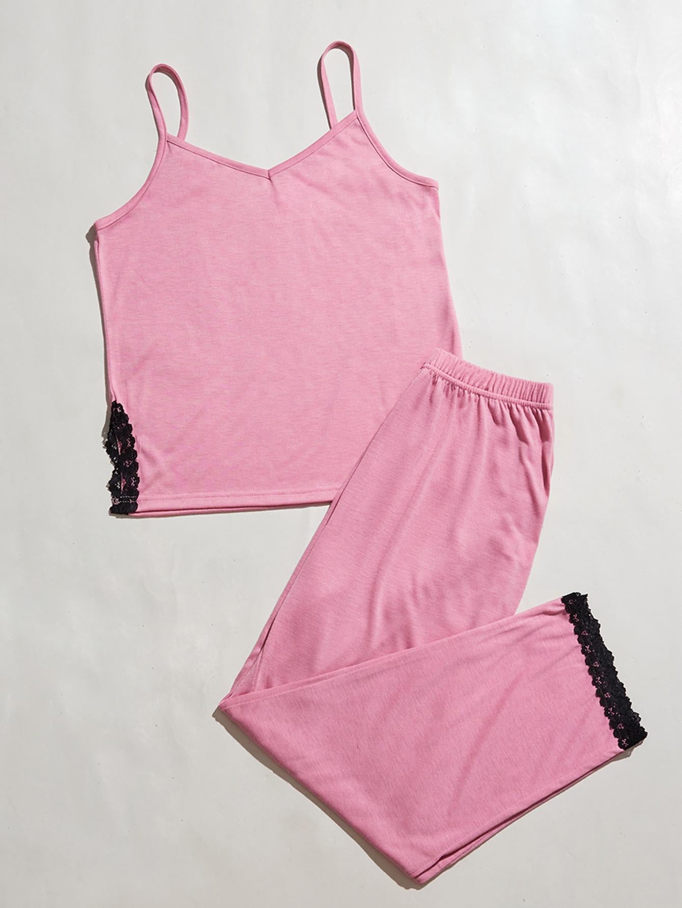 Conjunto de pijama con pantalón y camisola con abertura en el borde de encaje con cuello en V