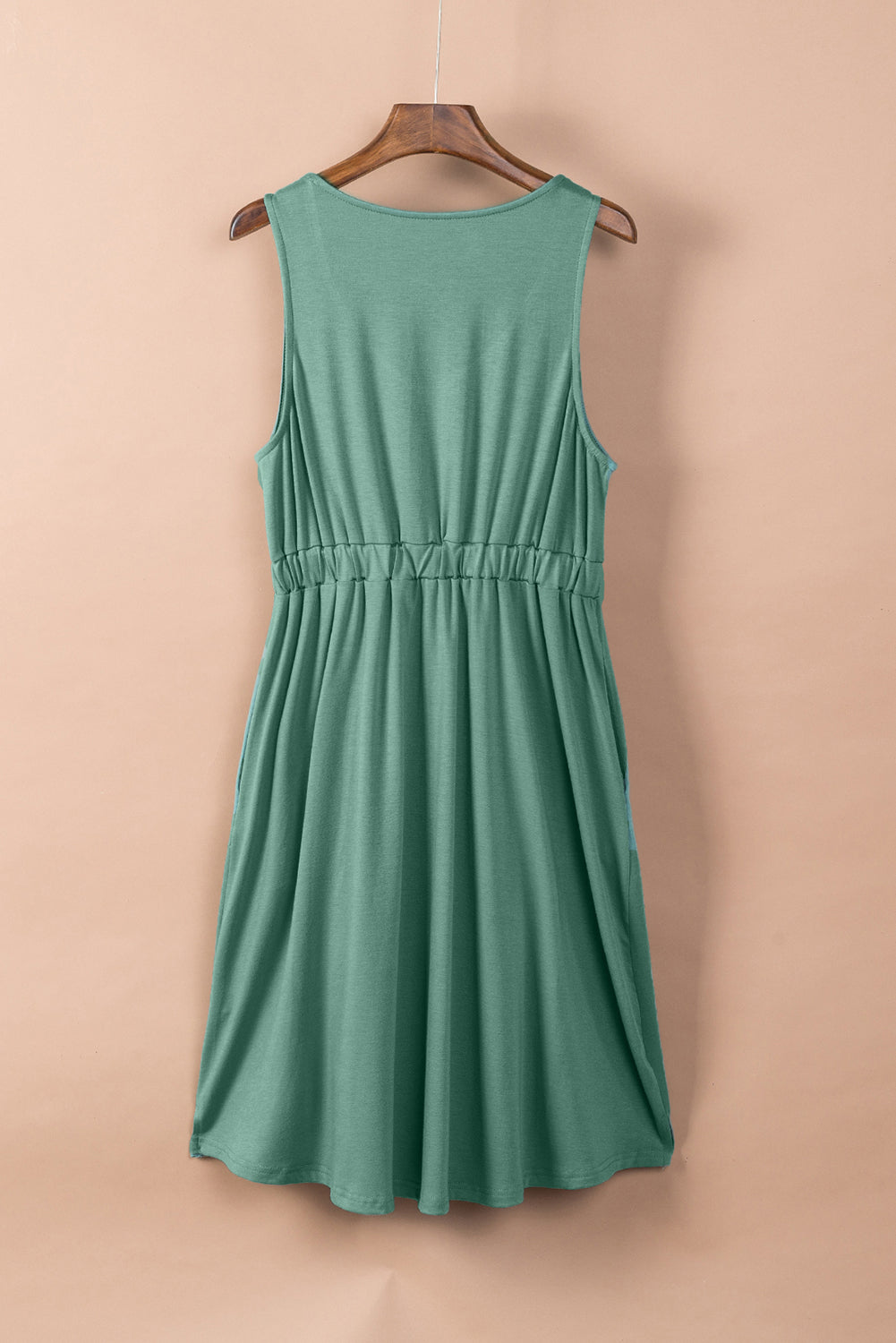 Mini vestido sin mangas con botones