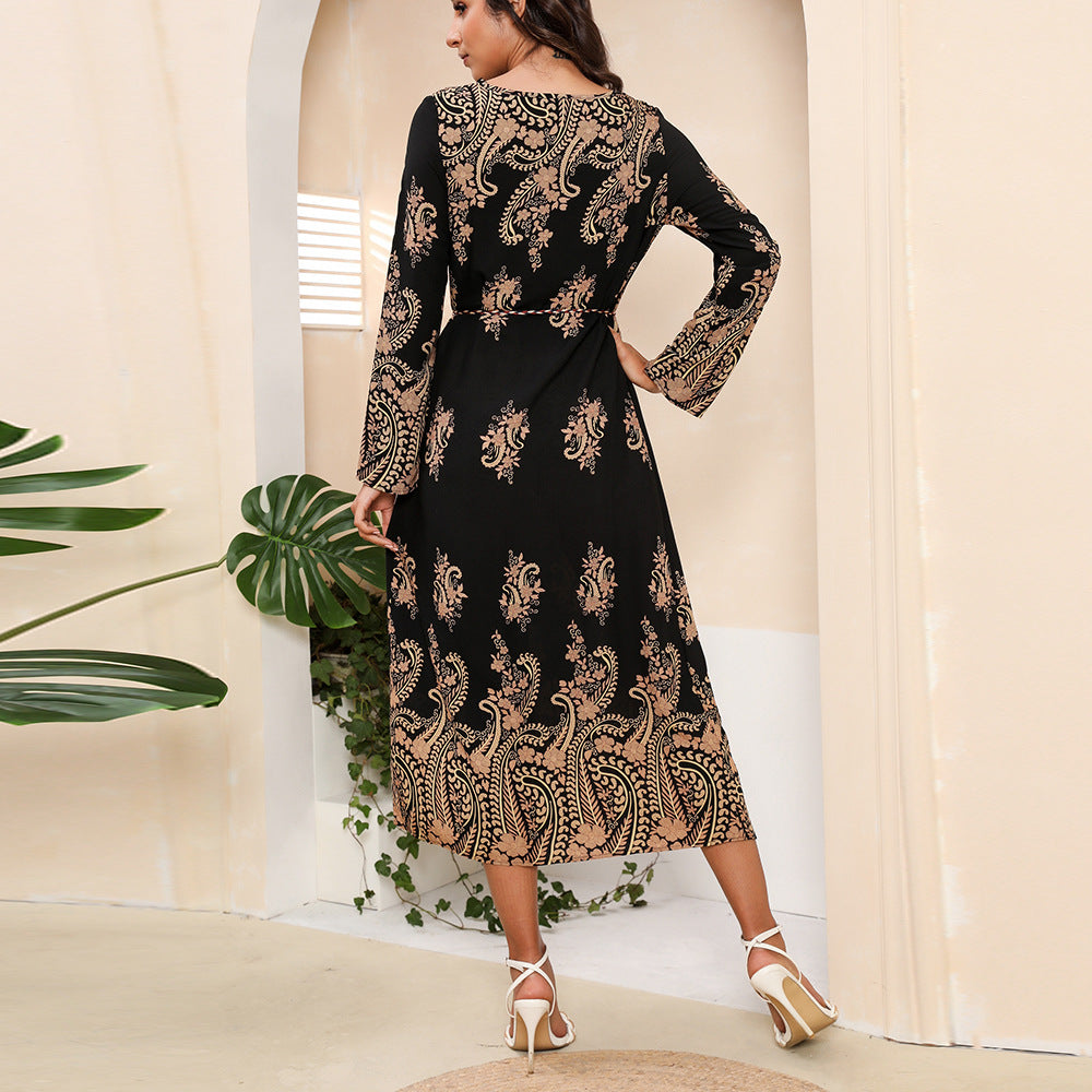 Vestido a media pierna con cuello redondo y lazo en la cintura de Paisley