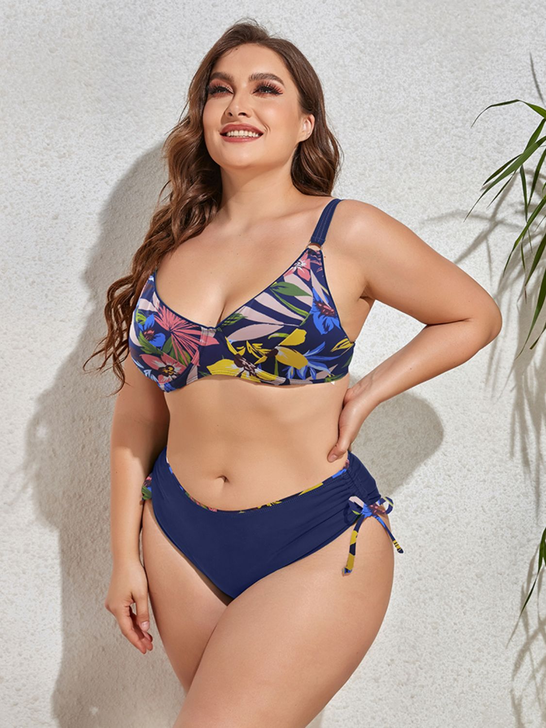 Conjunto de bikini con cordón y cuello en V estampado de talla grande