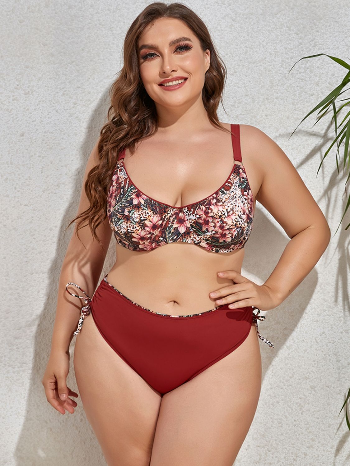 Conjunto de bikini con cordón y cuello en V estampado de talla grande