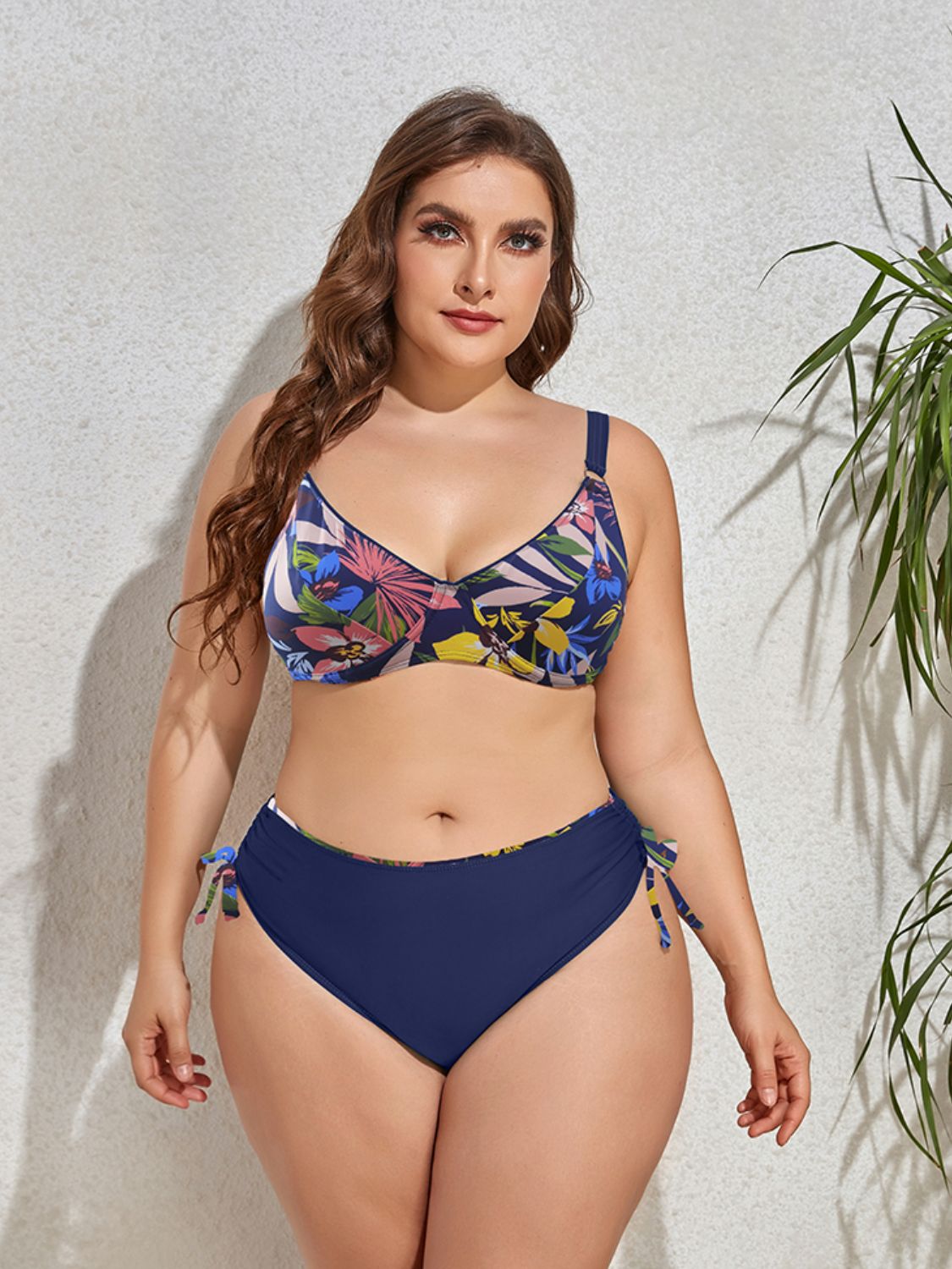 Conjunto de bikini con cordón y cuello en V estampado de talla grande