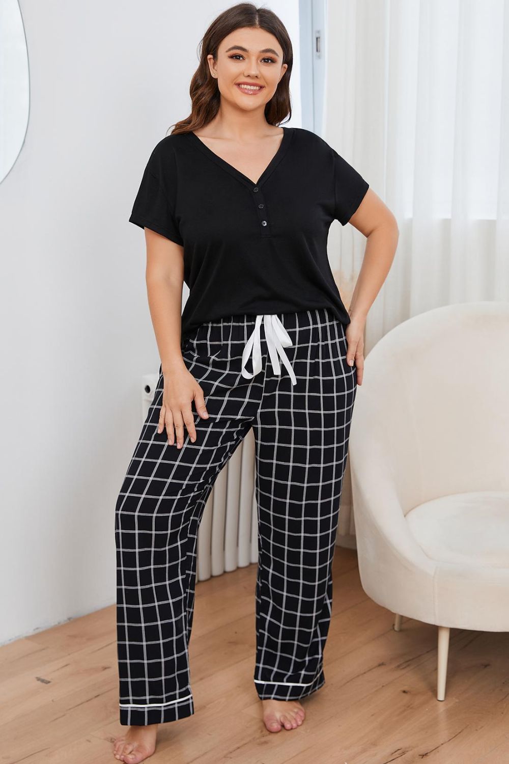 Conjunto de salón de talla grande con cuello en V y pantalones a cuadros