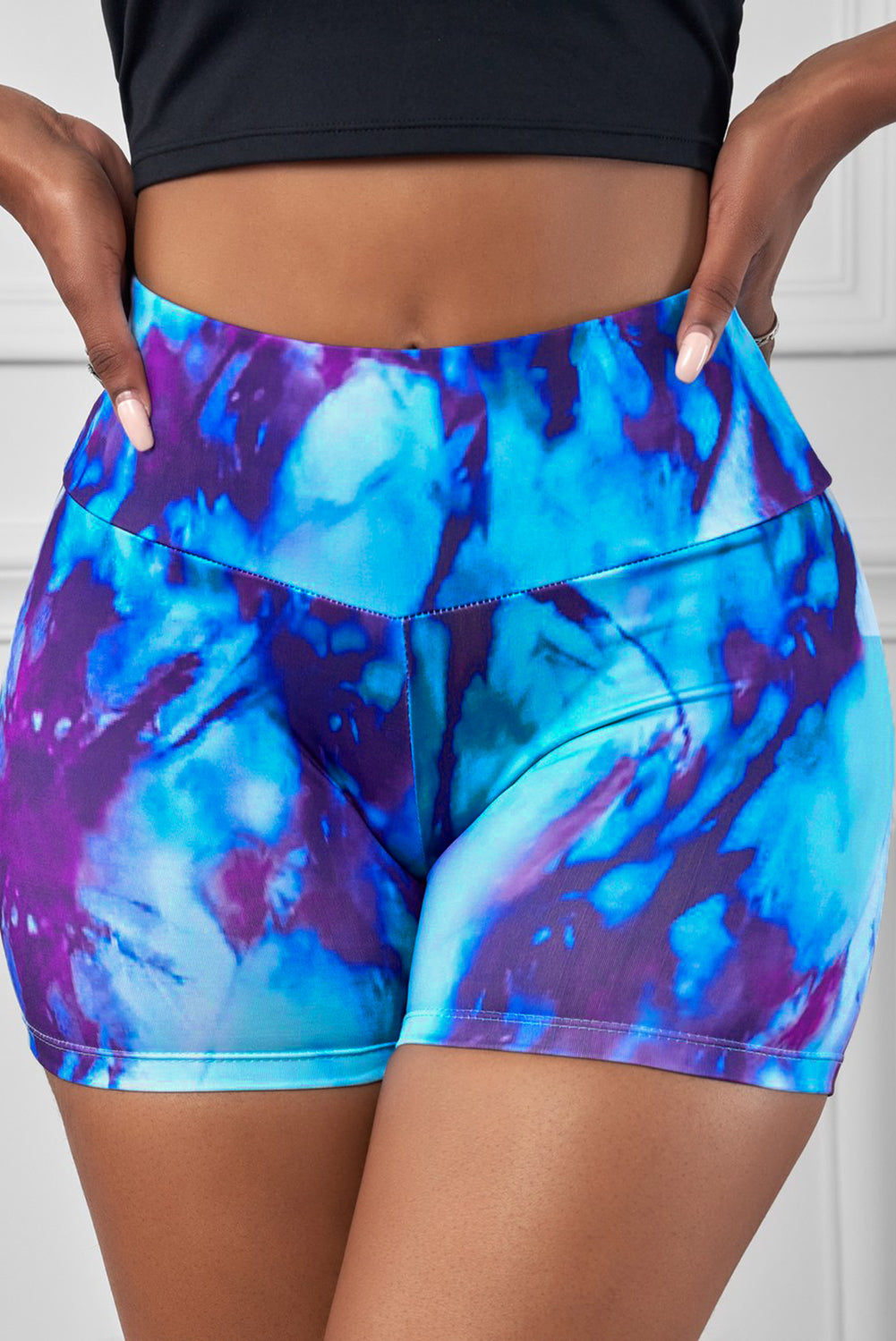 Short de yoga booty bleu clair à imprimé tie-dye