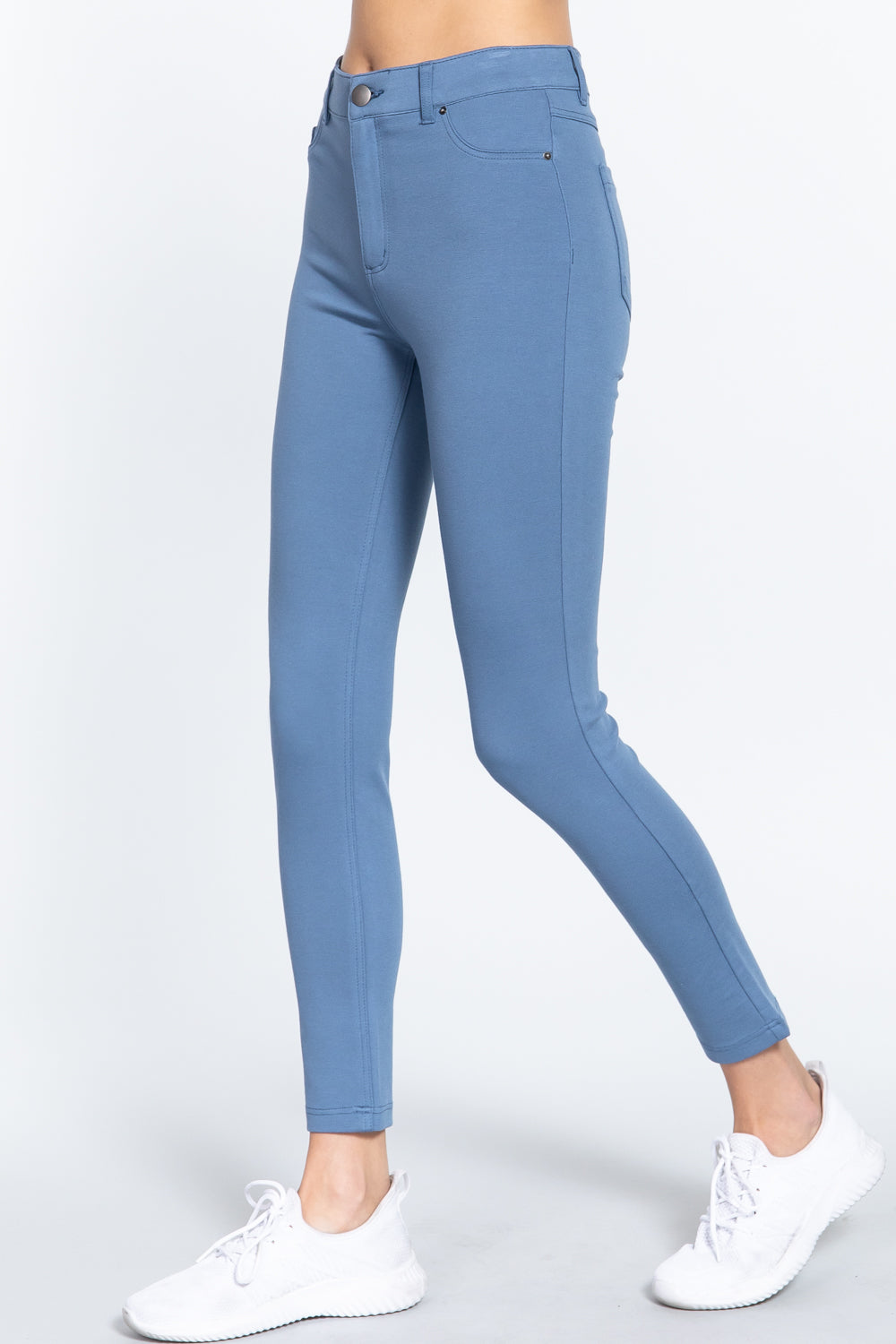 Pantalon taille mi-haute coupe skinny en point de Rome à 5 poches