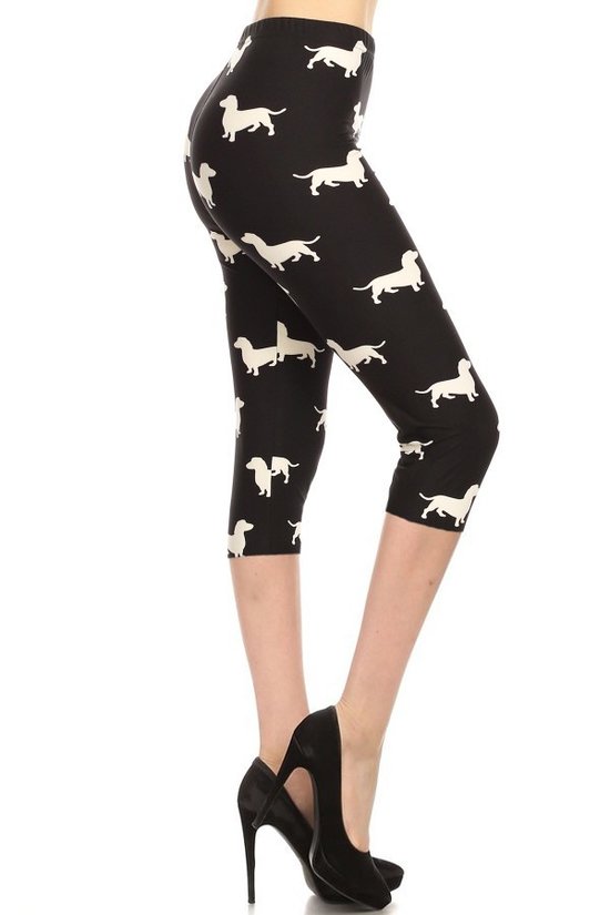 Estampado de perros, leggings capri de talle alto en un estilo ajustado con cintura elástica.