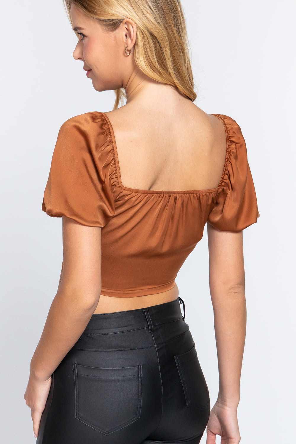 Crop top court en satin froncé Slv