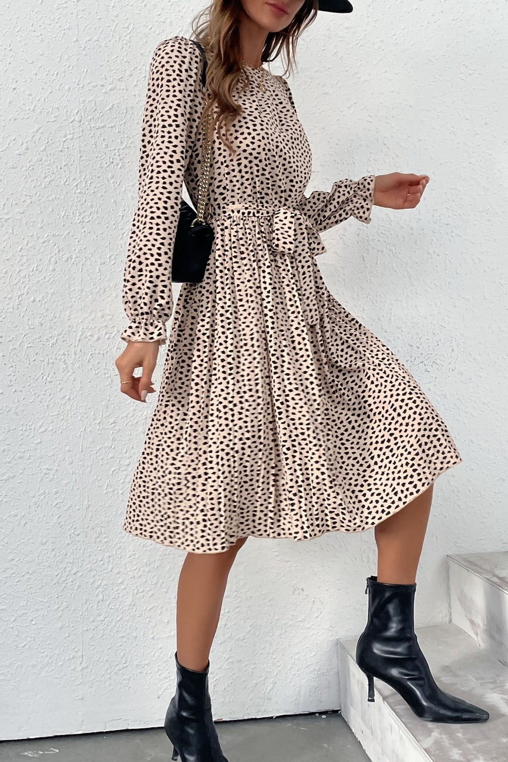 Robe plissée imprimée à col rond et ceinture