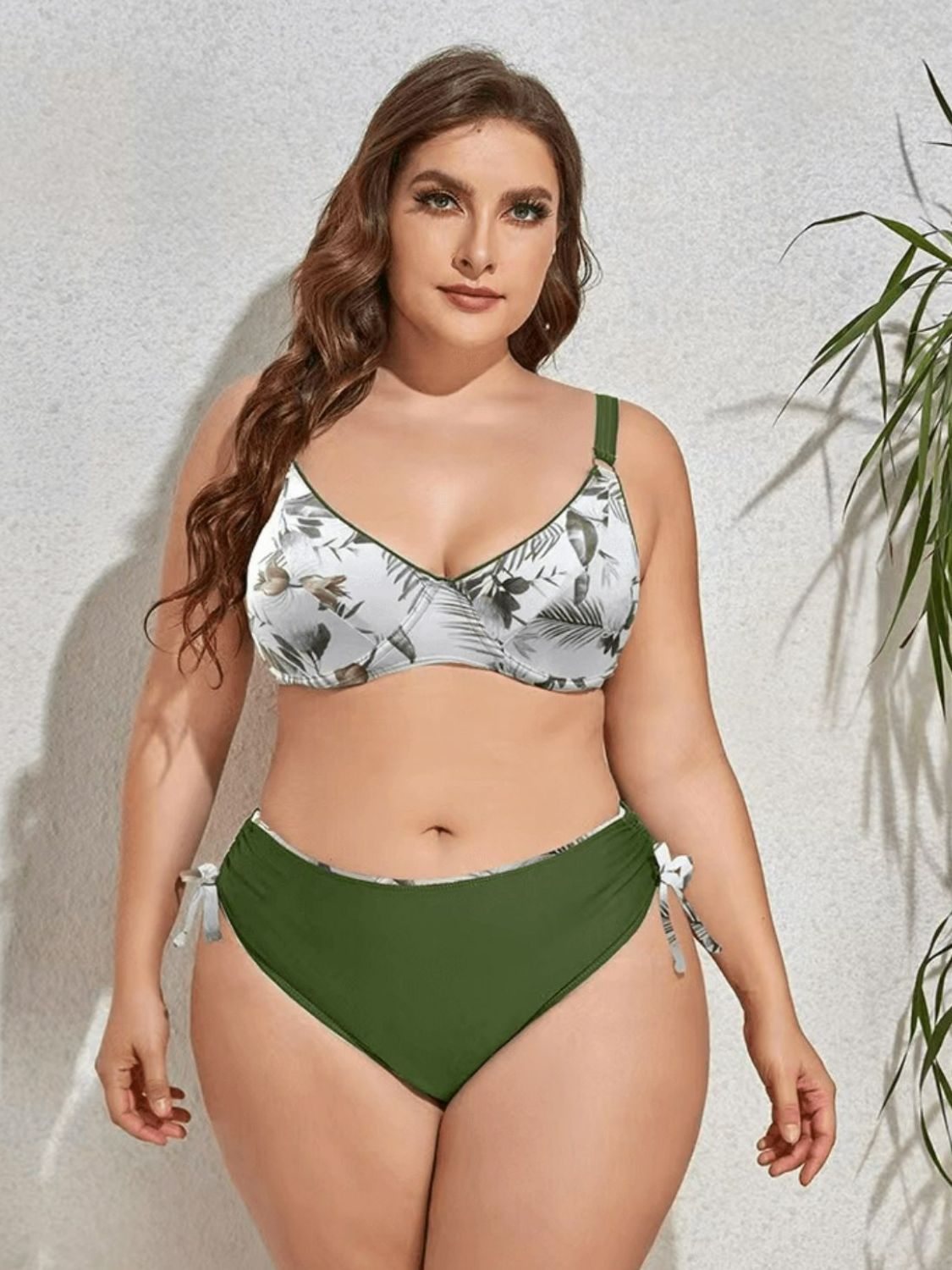 Conjunto de bikini con cordón y cuello en V estampado de talla grande