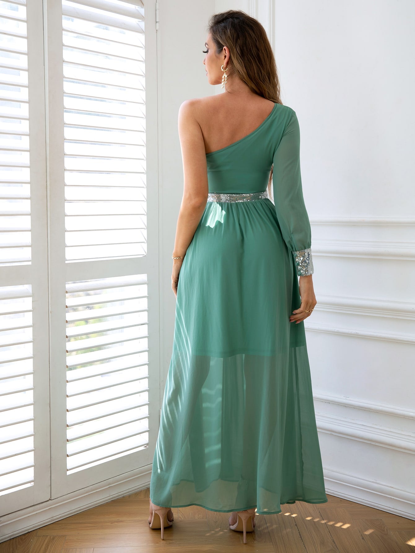 Robe Maxi Renversée à Une Epaule à Paillettes Contrastées